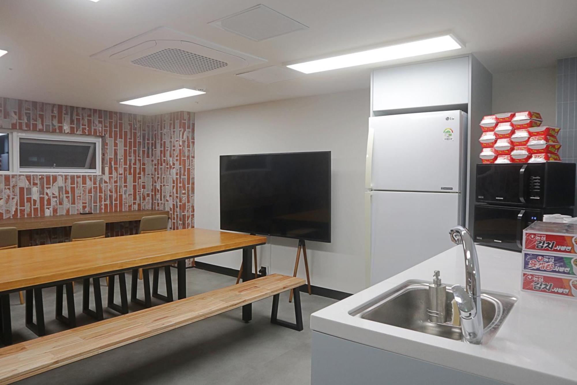 Sokcho Station Hostel Екстер'єр фото